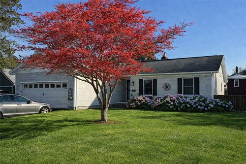 9 Mystic Ave, Riverside, RI, 02915-4730 | Card Image