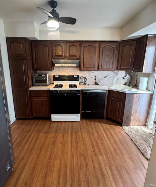 164 N Pine St, Massapequa, NY, 11758-2609 | Card Image