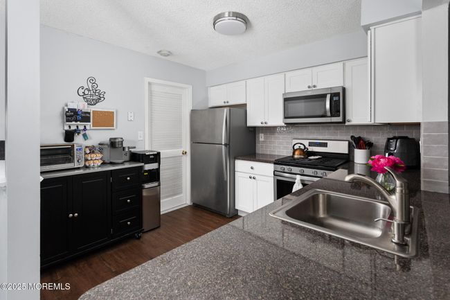 27 Schooners Sq, Condo with 2 bedrooms, 1 bathrooms and null parking in Freehold NJ | Image 9