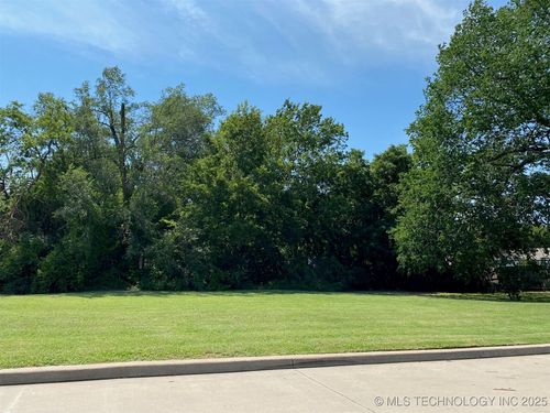 303 W 46th Pl N, Tulsa, OK, 74126-3110 | Card Image