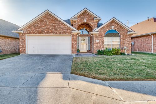 2620 Britany Cir, Bedford, TX, 76022-7812 | Card Image