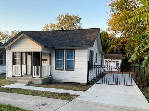 827 Booth St, Houston, TX, 77009-6812 | Card Image