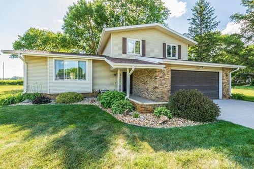 122 Pioneer Valley Dr, Sergeant Bluff, IA, 51054-8011 | Card Image