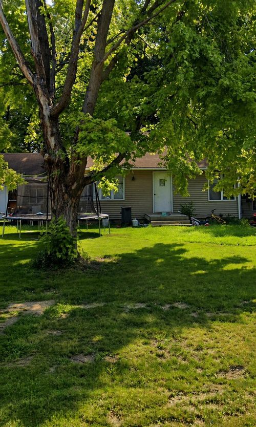 122 5th St, Clinton, MN, 56225 | Card Image