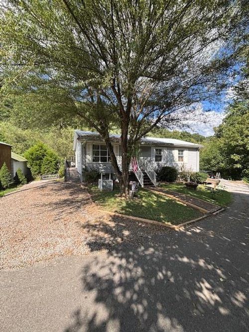 40 N Richmond, Auxier, KY, 41602 | Card Image