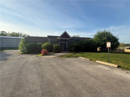 122 Bowling Ln, Clarksville, IN, 47129-9026 | Card Image