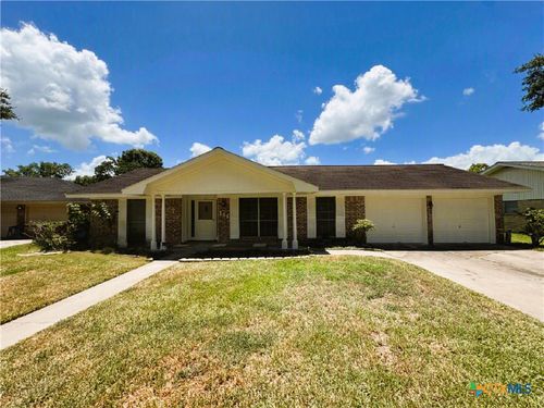 111 Yorkshire Ln, Victoria, TX, 77904-2245 | Card Image