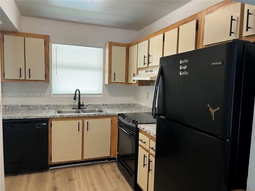 204-6001 Shakerwood Cir, Tamarac, FL, 33319-2360 | Card Image