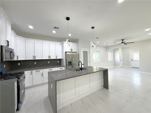 2031 Rio Grande Rd, Bullhead City, AZ, 86442-5263 | Card Image