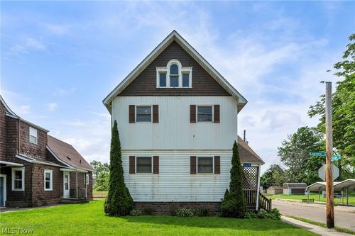 1202 Lawrence Road Ne, Canton, OH, 44705 | Card Image