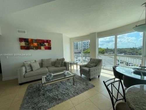 b203-7270 N Kendall Dr, Miami, FL, 33156-7827 | Card Image