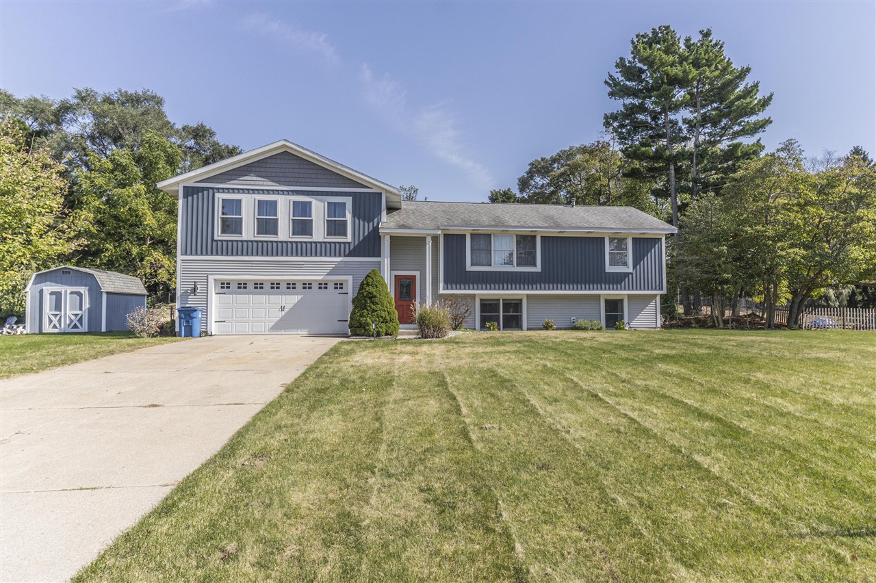 Parkwood Dr, Grand Haven, MI 49417