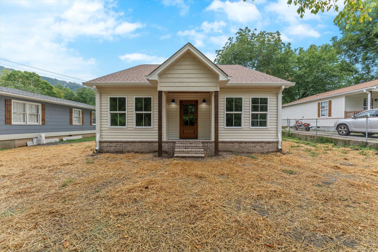 Oak Ave, South Pittsburg, TN 37380
