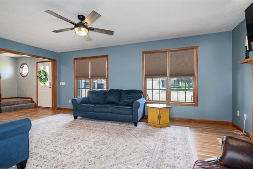 409 Boulder St, Heyworth, IL, 61745-8804 | Card Image