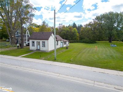 203 Queen St W, House other with 2 bedrooms, 1 bathrooms and 2 parking in Hepworth ON | Image 2