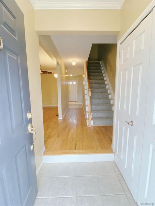 407 Fox Hills Dr N, Bloomfield Hills, MI, 48304-1309 | Card Image