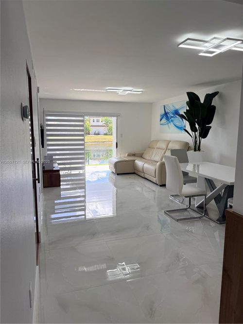 601-601 Sw 113th Way, Pembroke Pines, FL, 33025-3440 | Card Image