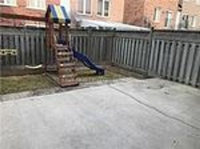 33 Caranci Cres, House other with 3 bedrooms, 3 bathrooms and 3 parking in Brampton ON | Image 10