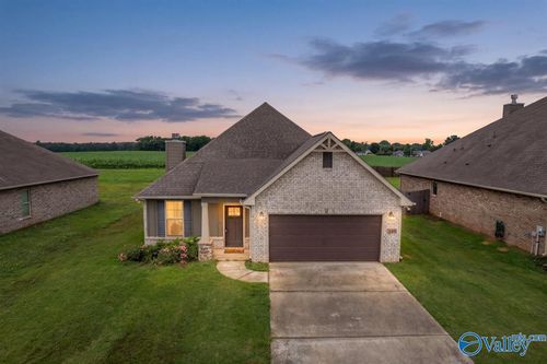 146 Elledge Farm Dr, Hazel Green, AL, 35750-7939 | Card Image
