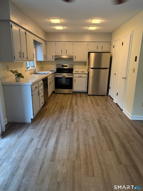 137 W Bridge St, Deep River, CT, 06417-1748 | Card Image