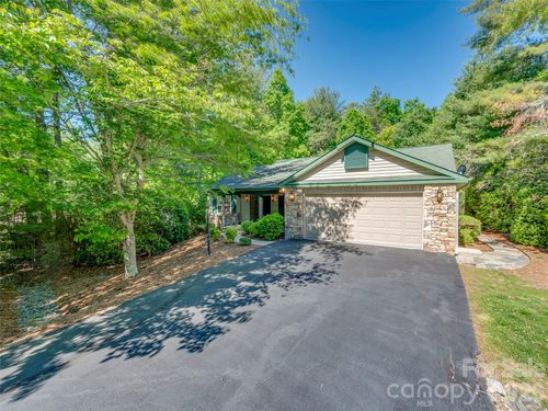 23 Tall Pines Rd, Hendersonville, NC, 28739-8136 | Card Image