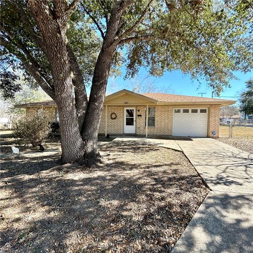 1215 W Crockett St, Beeville, TX, 78102-5836 | Card Image