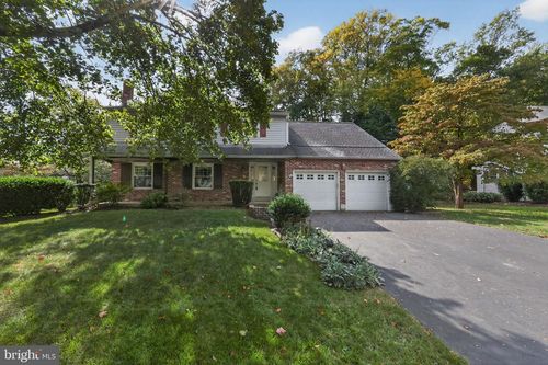 21 Berkshire Dr, WALLINGFORD, PA, 19086-7203 | Card Image