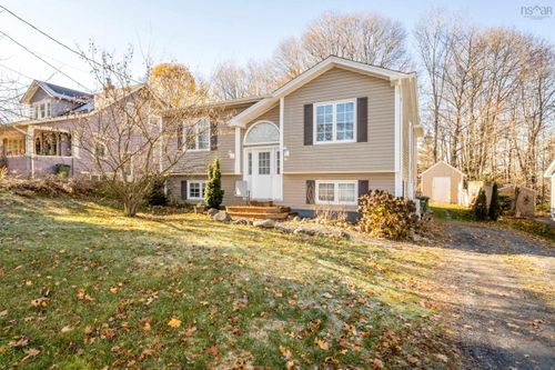 26 Kent Ave, Wolfville, NS, B4P1V1 | Card Image