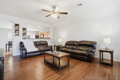 23123 Jewell Dr, Claremore, OK, 74019-2233 | Card Image