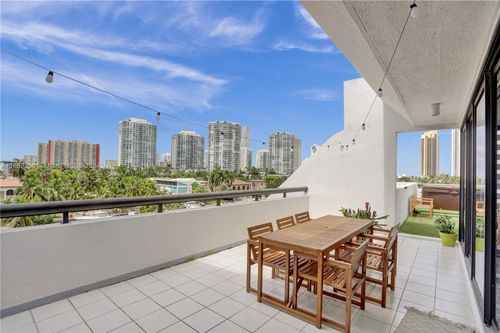 1130-355 Poinciana Dr, Sunny Isles Beach, FL, 33160 | Card Image