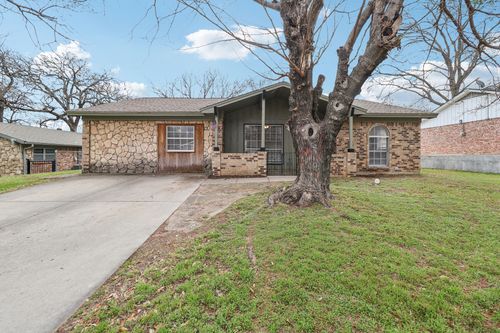 413 Glenhaven Dr, Azle, TX, 76020-3627 | Card Image
