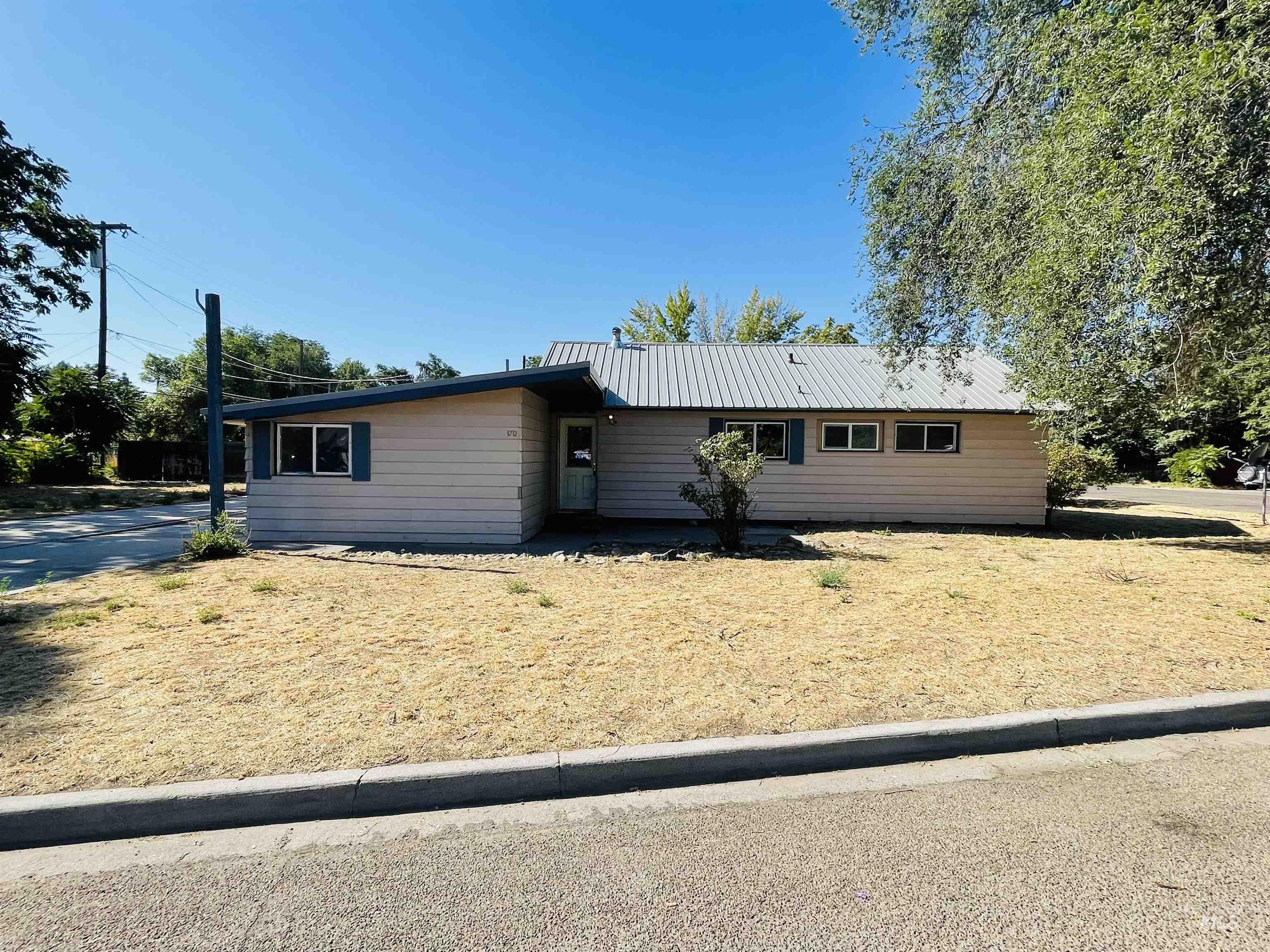 8th Ave, Ontario, OR 97914