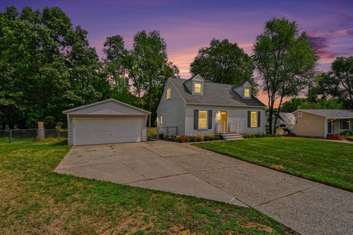 1678 Stonewood Dr Se, Lowell, MI, 49331-9618 | Card Image