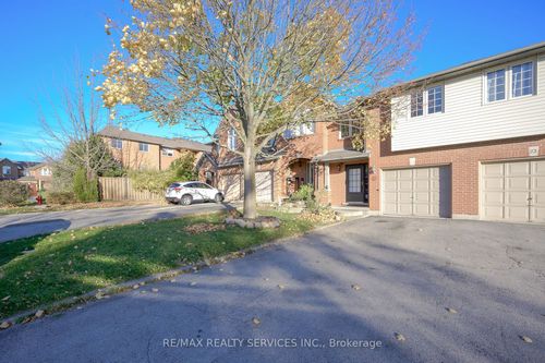 25 Westvillage Dr, Hamilton, ON, L9B2S2 | Card Image