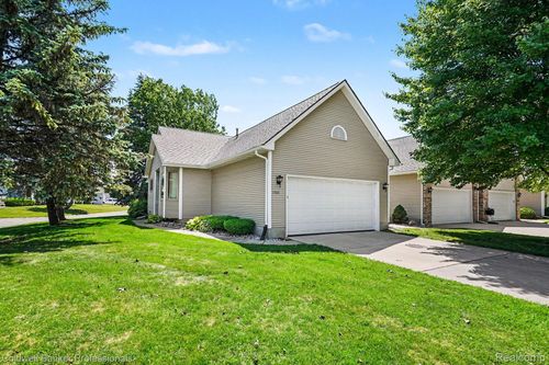 1083 Shalin Dr, Davison, MI, 48423-1748 | Card Image
