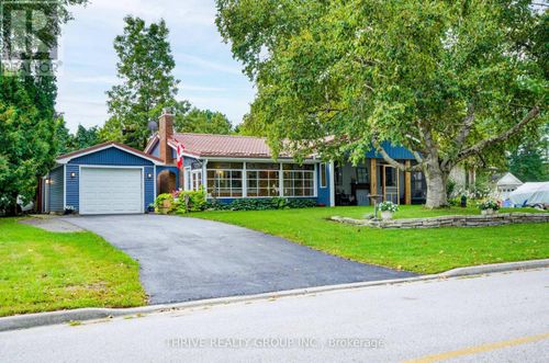 11 Outer Dr, London, ON, N6P1C7 | Card Image