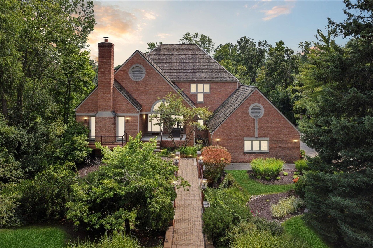 Lone Pine Woods Dr, Bloomfield Hills, MI 48302