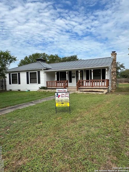614 S 8th St, Kenedy, TX, 78119-3010 | Card Image