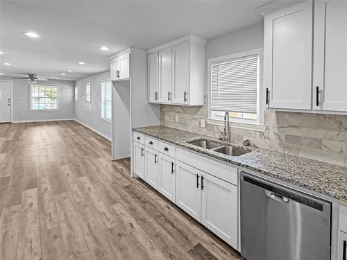 3201 Ryan Ave, Fort Worth, TX, 76110-3824 | Card Image