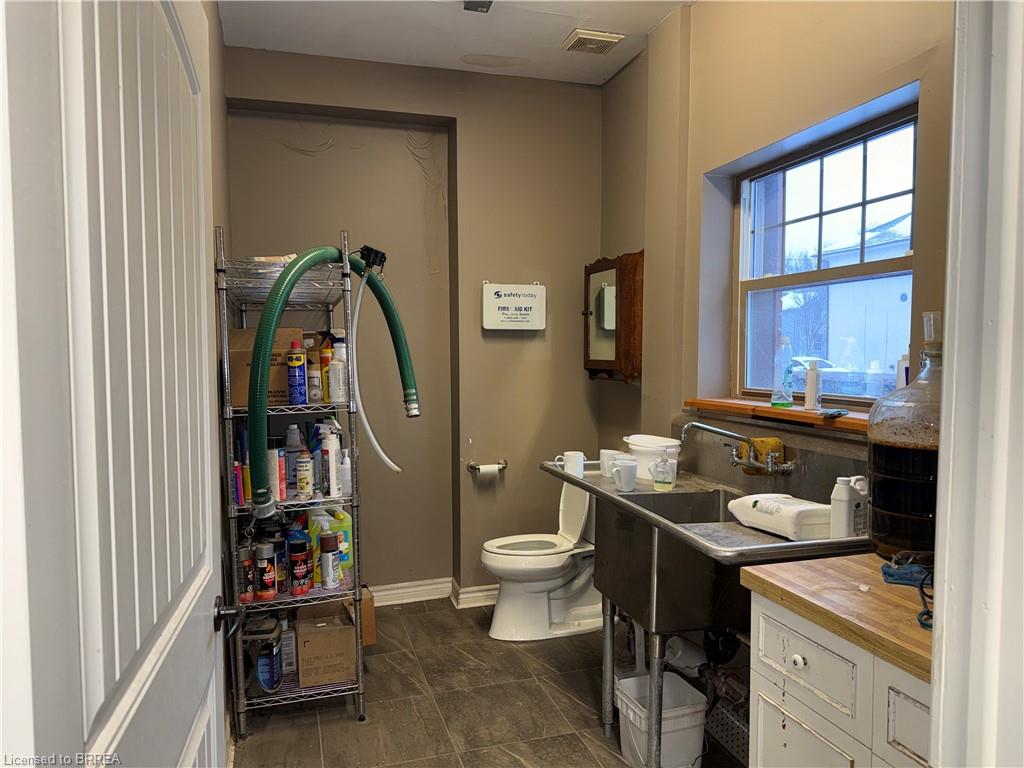 Commercial Lease in Brantford 5