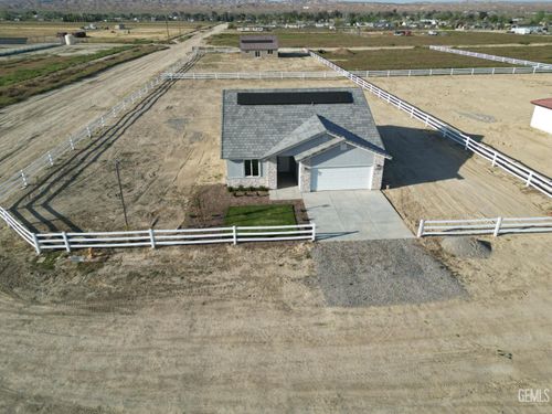 28102 Valley West Rd, Taft, CA, 93268 | Card Image