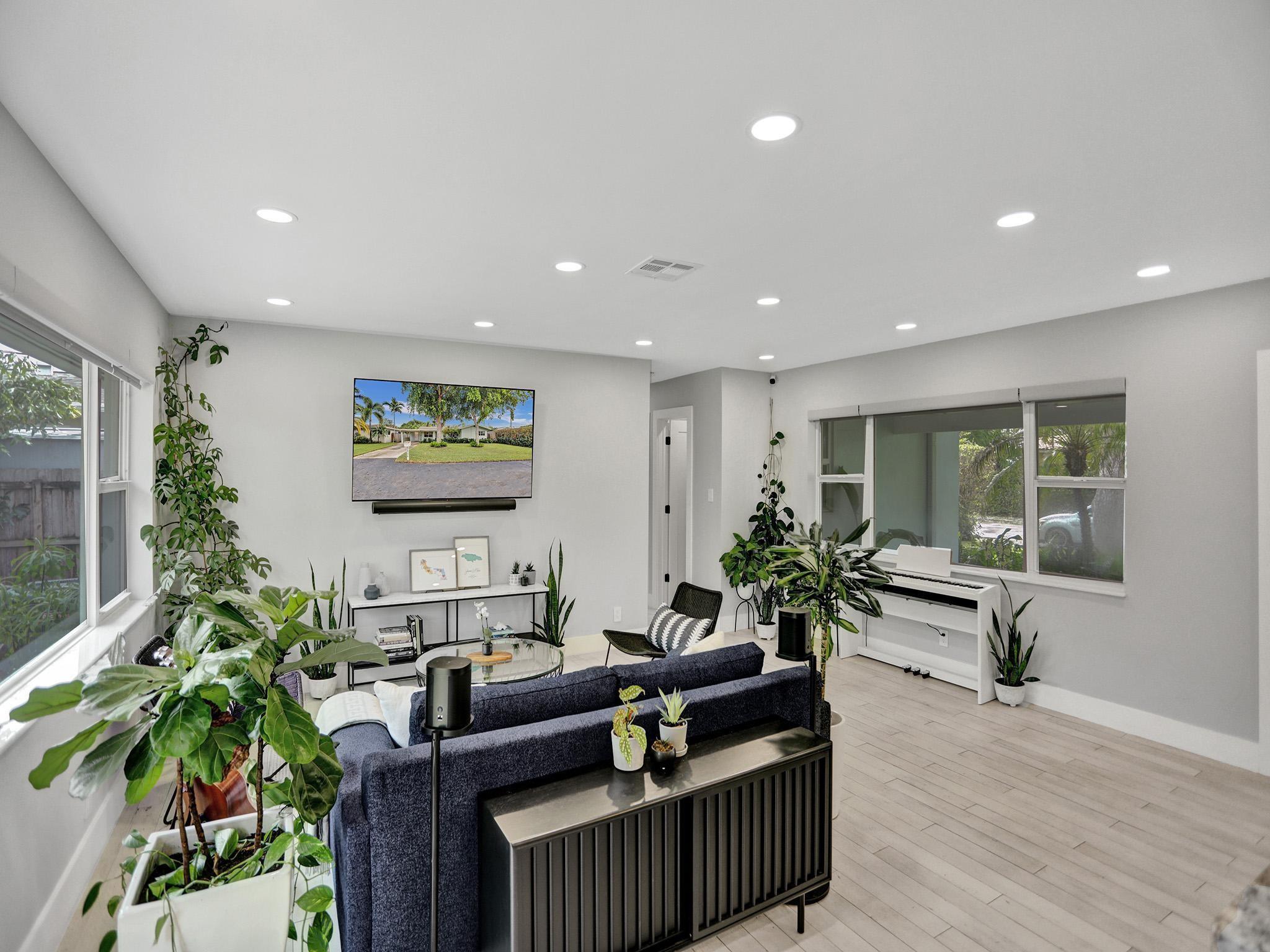 5th Ave, Wilton Manors, FL 33311