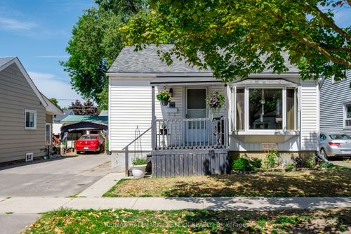 748 New Romaine St, Peterborough, ON, K9J2E9 | Card Image