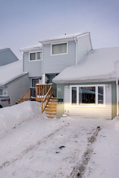 21 Blair St, North Bay, ON, P1A3V9 | Card Image