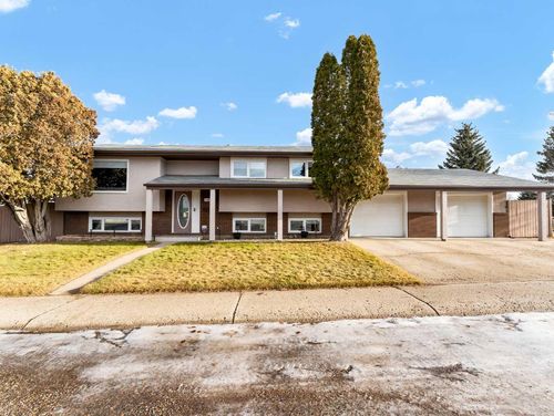 1949 5 Ave Ne, Medicine Hat, AB, T1C1H8 | Card Image