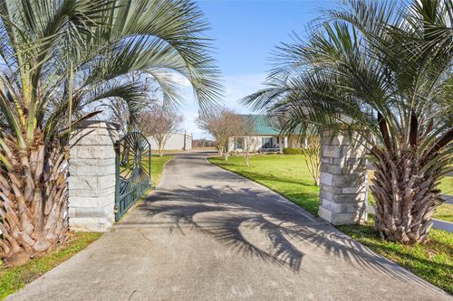 9106 N Humble Camp Rd, Dickinson, TX, 77539-7980 | Card Image