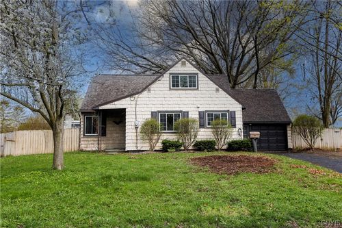 202 Augusta Dr, Syracuse, NY, 13212-3232 | Card Image