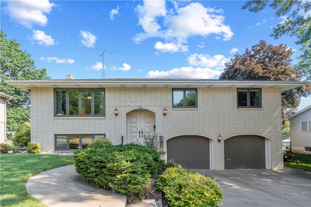 Madison St, Knoxville, IA 50138