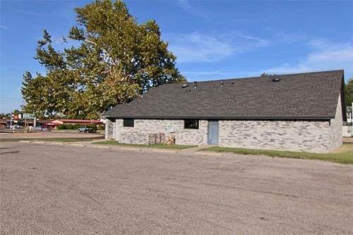 101 S Randall Ave, Elk City, OK, 73644-5233 | Card Image