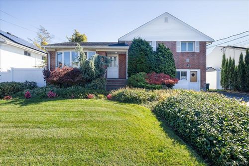 202 Vincent Dr, East Meadow, NY, 11554-2425 | Card Image